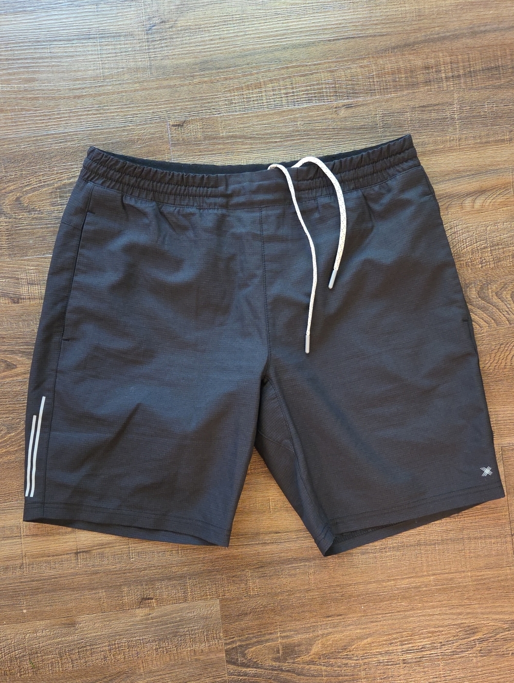 Kenneth Cole Black Active Athletic Shorts with Reflective Striping. Men Medoum